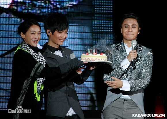 最全陈坤(Chen Kun / Aloys Chen)在《谜ME》生日演唱会中的壁纸