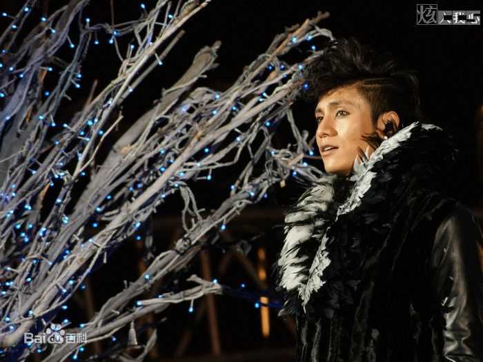 最全陈坤(Chen Kun / Aloys Chen)在《谜ME》生日演唱会中的壁纸