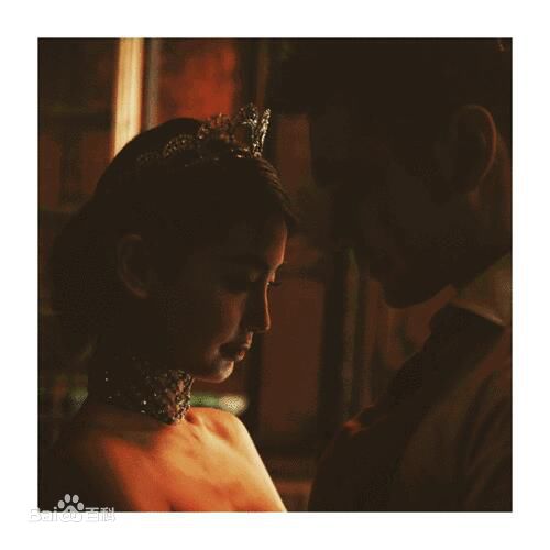 杨颖(Angelababy)婚纱照前后照片