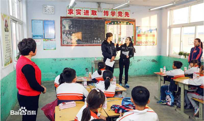 杨颖(Angelababy)青岛公益之行前后照片