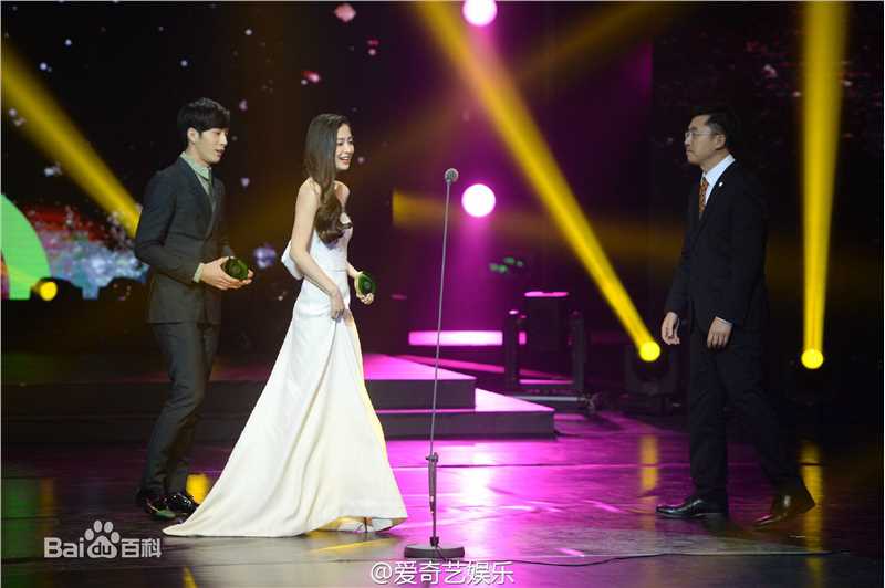 杨颖(Angelababy)2016爱奇艺尖叫之夜颁奖典礼前后照片