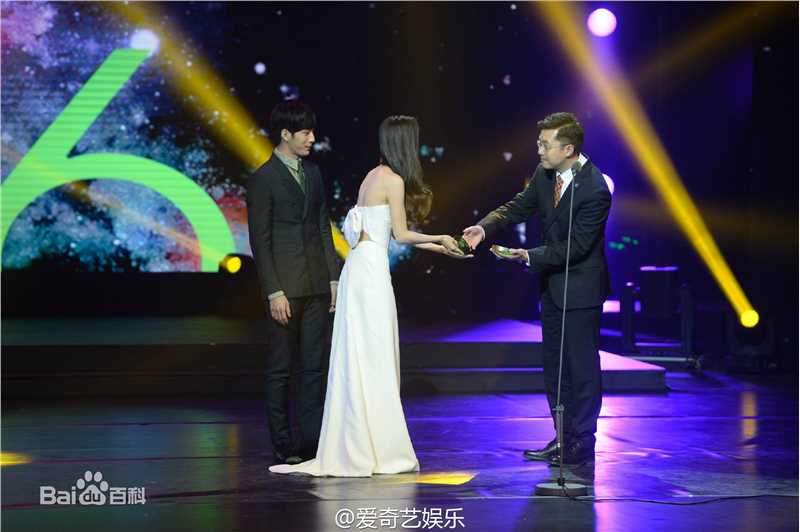 杨颖(Angelababy)2016爱奇艺尖叫之夜颁奖典礼前后照片