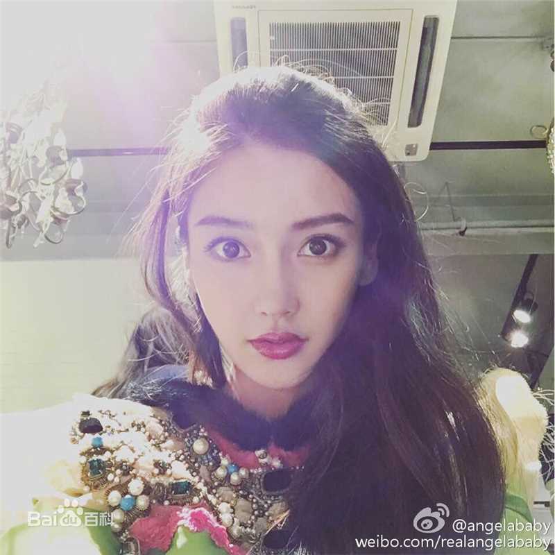 杨颖(Angelababy)时尚芭莎生活照
