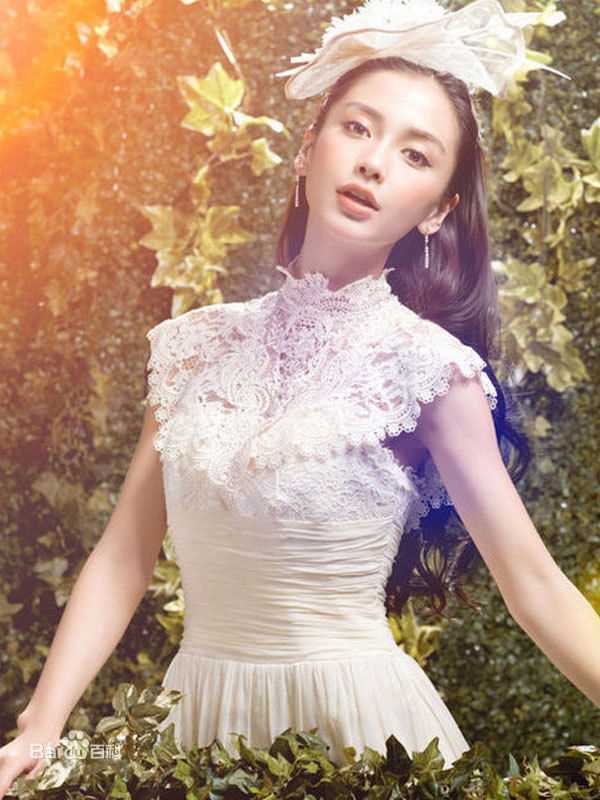 杨颖(Angelababy)俏丽宫廷婚纱照生活照