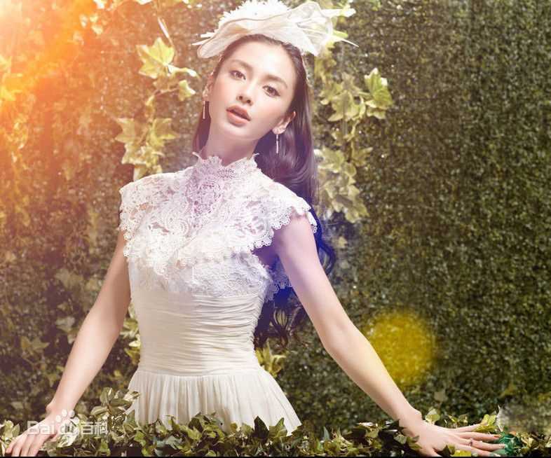 杨颖(Angelababy)俏丽宫廷婚纱照生活照