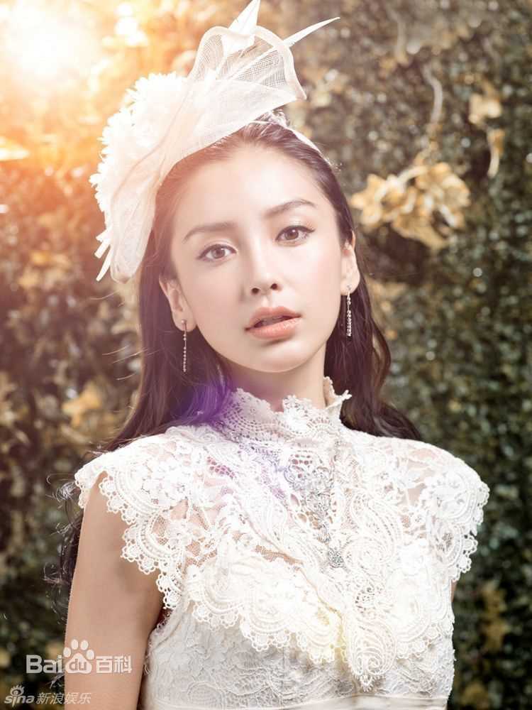杨颖(Angelababy)俏丽宫廷婚纱照生活照
