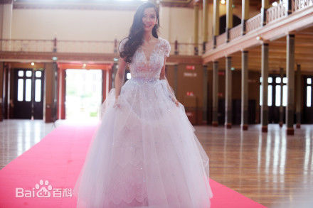 杨颖(Angelababy)做客综艺节目素颜照相册