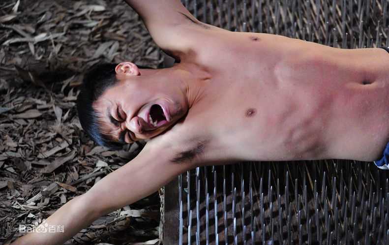 王宝强2010年《我的父亲是板凳》剧照