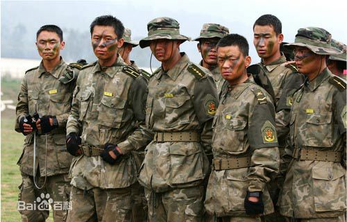 最优质李晨在在电视剧《士兵突击》里饰演吴哲中的相册