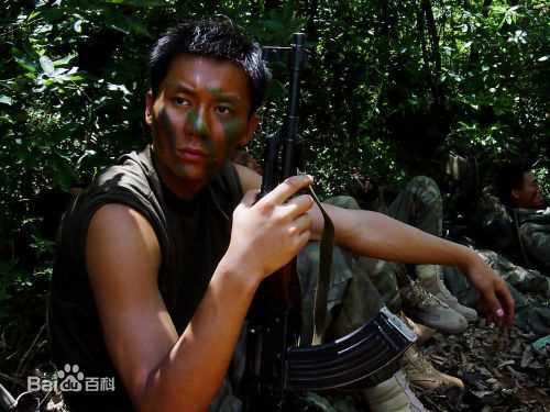 最优质李晨在在电视剧《士兵突击》里饰演吴哲中的相册