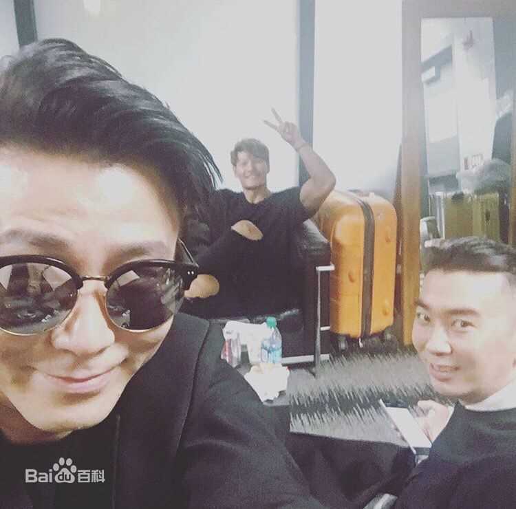 金钟国(（韩），Kim Jong Kook（英）)小伙伴前后照片