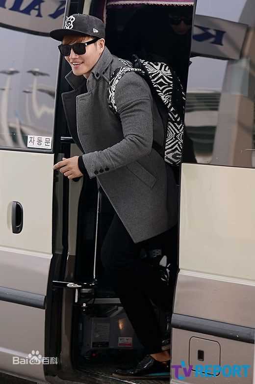 金钟国(（韩），Kim Jong Kook（英）)机场图前后照片