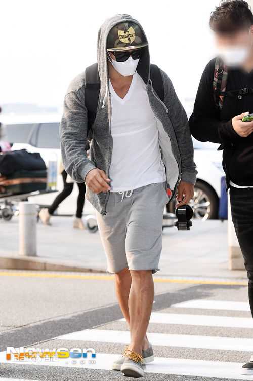 金钟国(（韩），Kim Jong Kook（英）)机场图前后照片