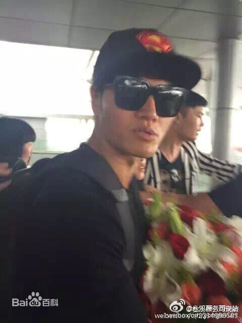 金钟国(（韩），Kim Jong Kook（英）)机场图前后照片