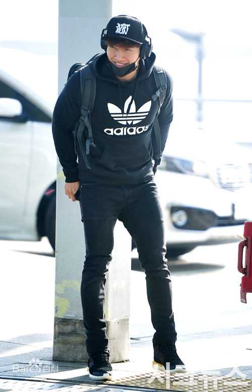 金钟国(（韩），Kim Jong Kook（英）)机场图前后照片