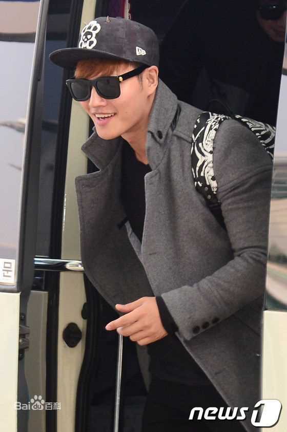 金钟国(（韩），Kim Jong Kook（英）)机场图前后照片