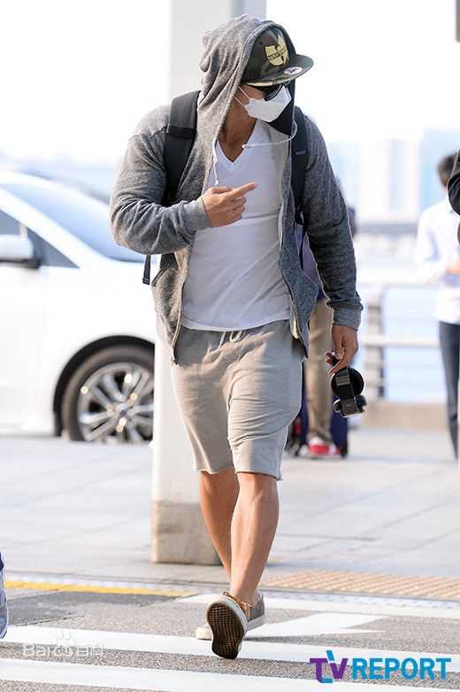 金钟国(（韩），Kim Jong Kook（英）)机场图前后照片