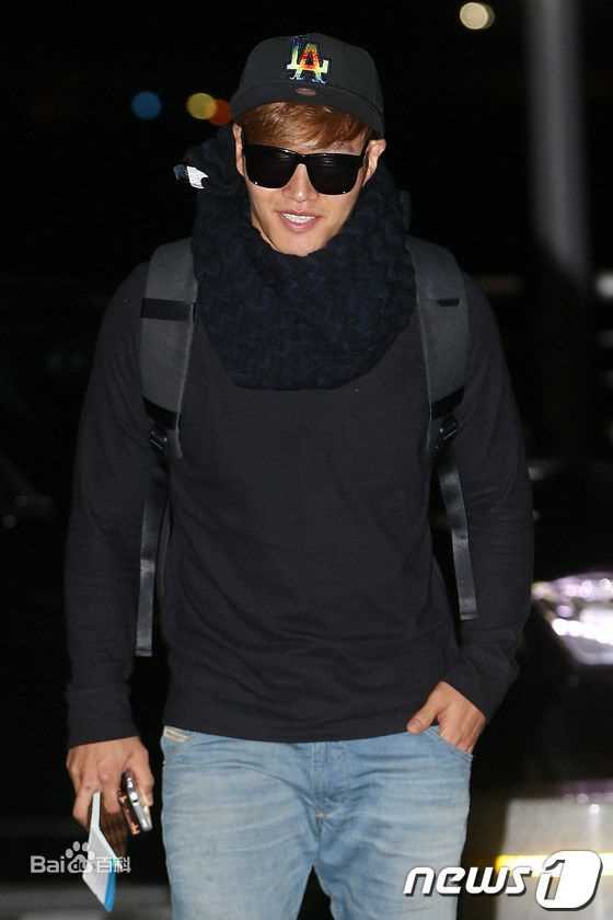 金钟国(（韩），Kim Jong Kook（英）)机场图前后照片