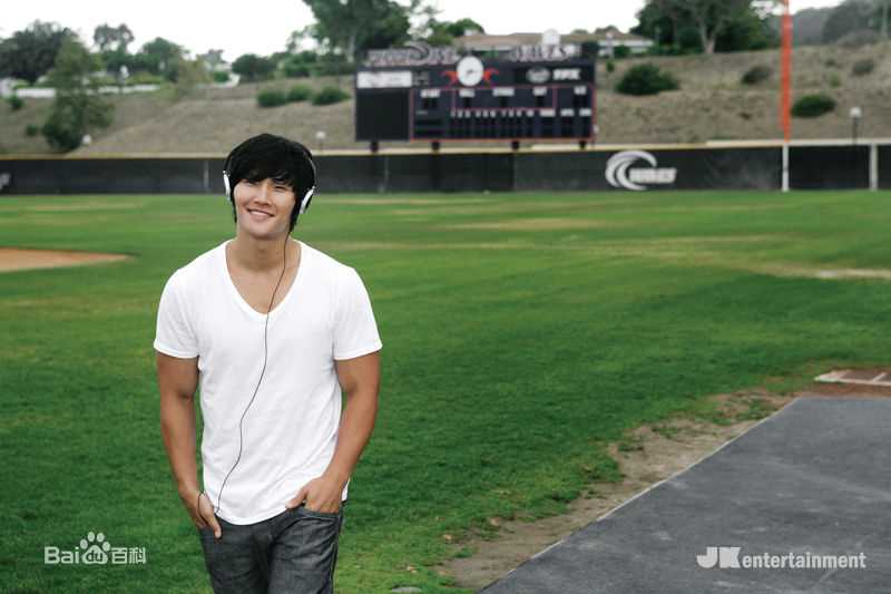 金钟国(（韩），Kim Jong Kook（英）)5辑Here I Am（官方图）图册