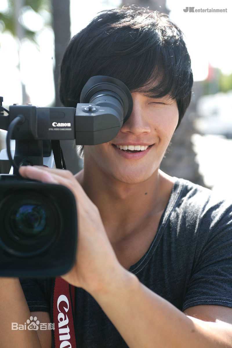 金钟国(（韩），Kim Jong Kook（英）)5辑Here I Am（官方图）图册