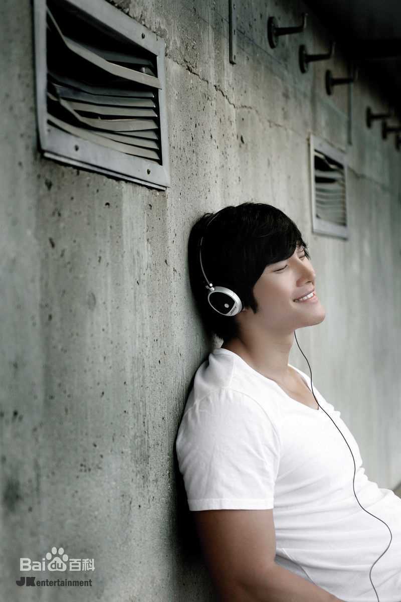金钟国(（韩），Kim Jong Kook（英）)5辑Here I Am（官方图）图册