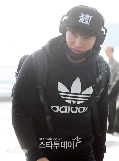 金钟国(（韩），Kim Jong Kook（英）)2015 MAMA图片图册