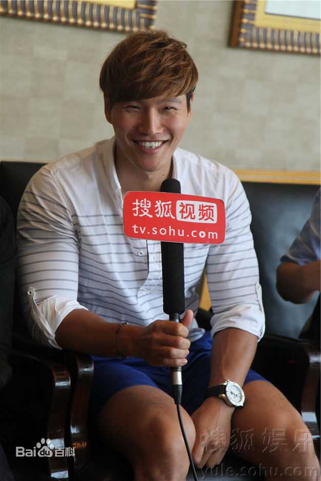 金钟国(（韩），Kim Jong Kook（英）)2013.9.23 sohu采访照片前后照片