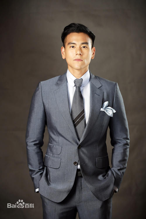 彭于晏(Eddie Peng Yuyan)西装照前后照片