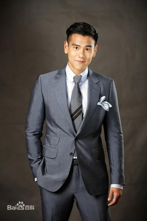 彭于晏(Eddie Peng Yuyan)西装照前后照片