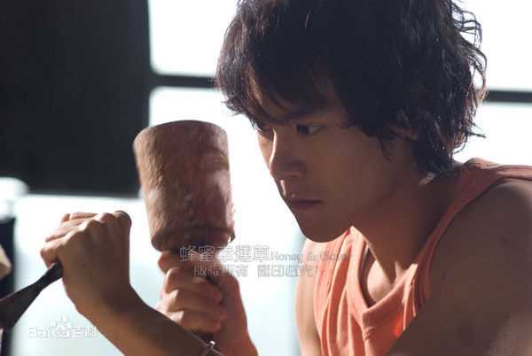 彭于晏(Eddie Peng Yuyan)2008年《蜂蜜幸运草》最新剧照