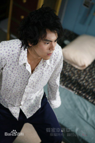 彭于晏(Eddie Peng Yuyan)2008年《蜂蜜幸运草》最新剧照