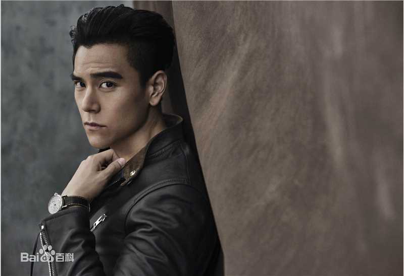 精选彭于晏(Eddie Peng Yuyan)在《Esquire》中的图册