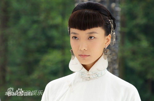 最新王珞丹(Wang Luodan)在电视剧《红娘子》饰演王小红中的图集