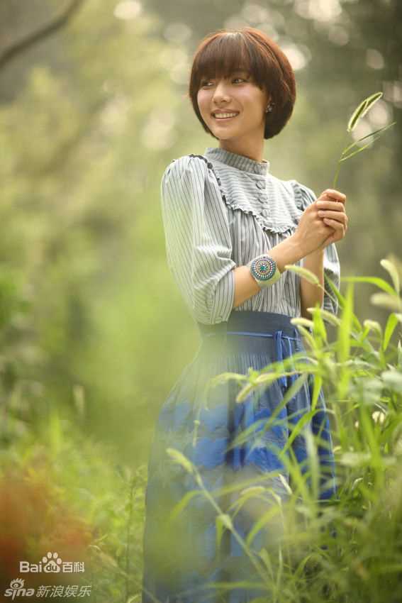 王珞丹(Wang Luodan)应邀为某·杂志2011年1月号拍摄封面