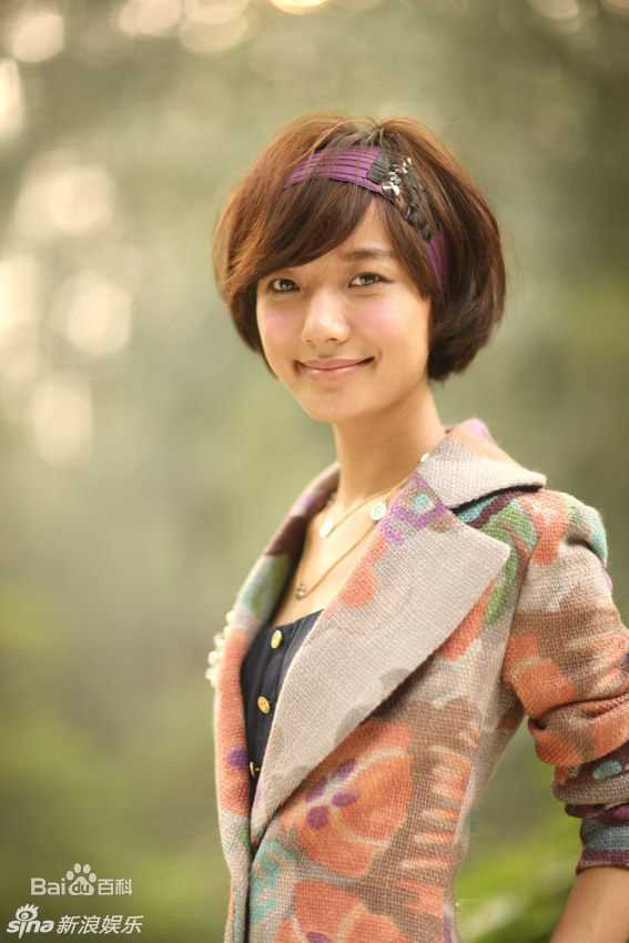 王珞丹(Wang Luodan)应邀为某·杂志2011年1月号拍摄封面