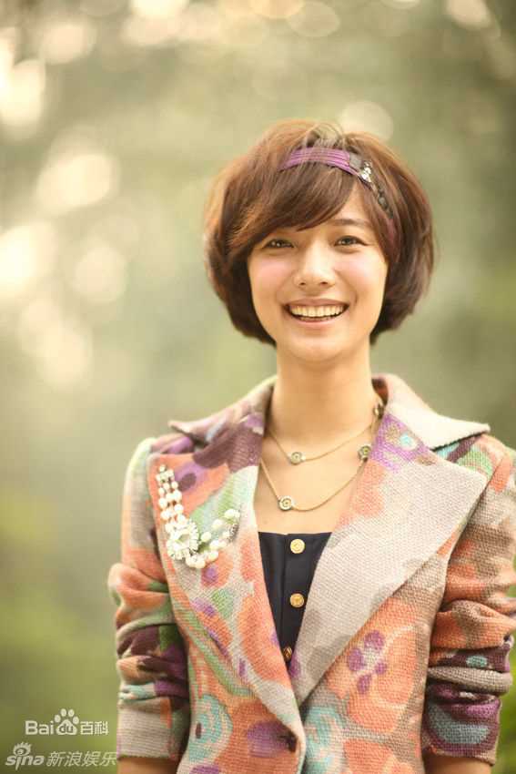 王珞丹(Wang Luodan)应邀为某·杂志2011年1月号拍摄封面