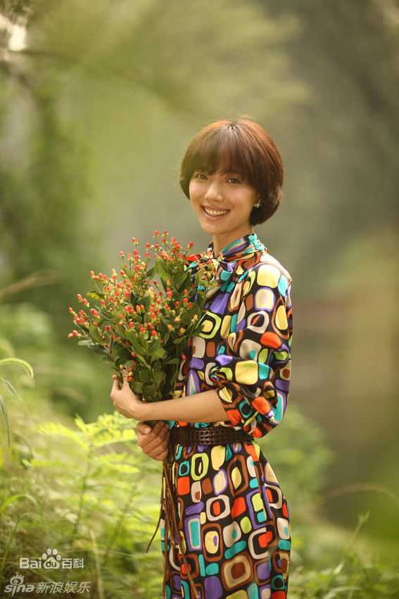 王珞丹(Wang Luodan)应邀为某·杂志2011年1月号拍摄封面