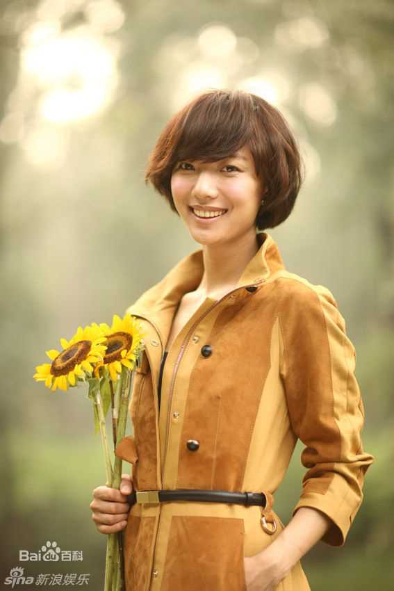 王珞丹(Wang Luodan)应邀为某·杂志2011年1月号拍摄封面