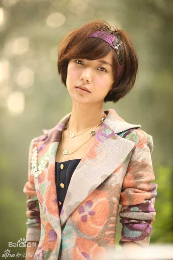 王珞丹(Wang Luodan)应邀为某·杂志2011年1月号拍摄封面