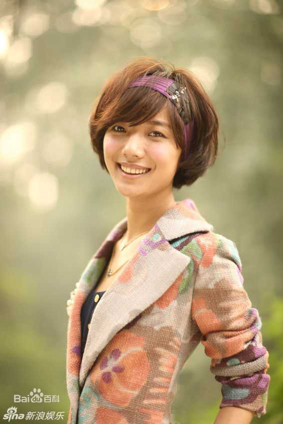 王珞丹(Wang Luodan)应邀为某·杂志2011年1月号拍摄封面