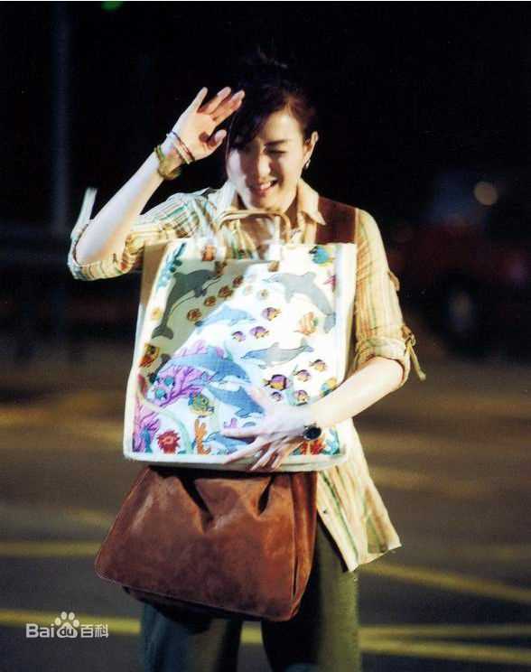 郑秀文(Sammi Cheng)2003年《恋上你的床》最新剧照