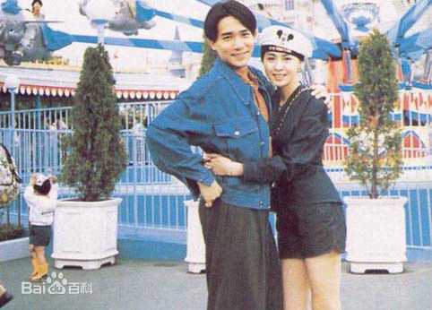 刘嘉玲(Carina Lau)与梁朝伟素颜照壁纸