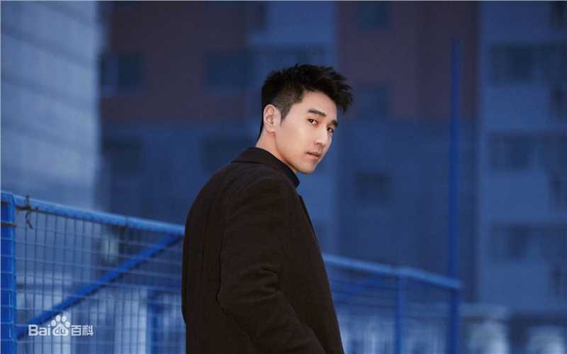 赵又廷(Mark Chao)时尚街拍前后照片