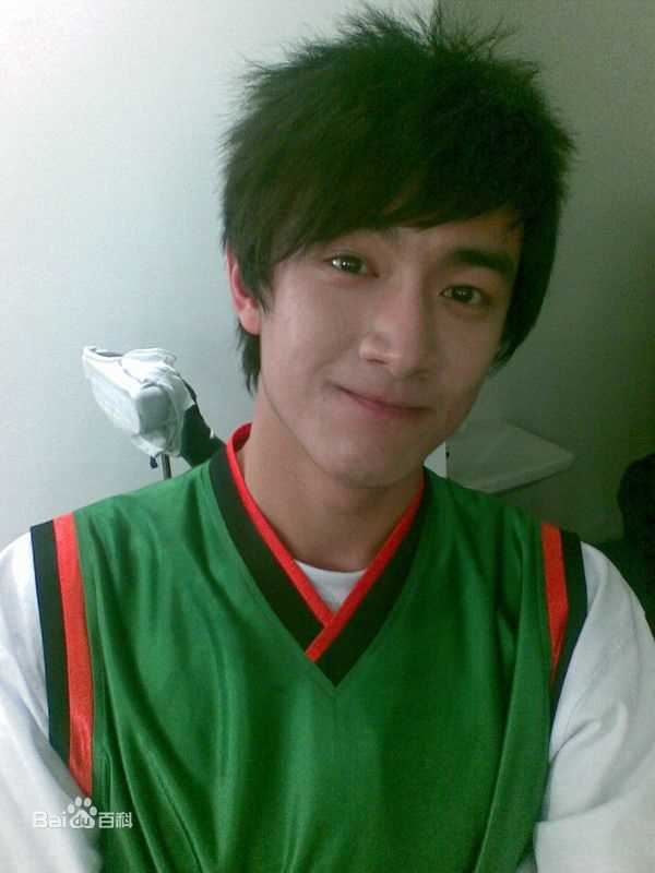 林更新(Kenny Lin)学生时代的前后照片