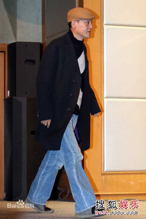 王巍参加活动素颜照相册