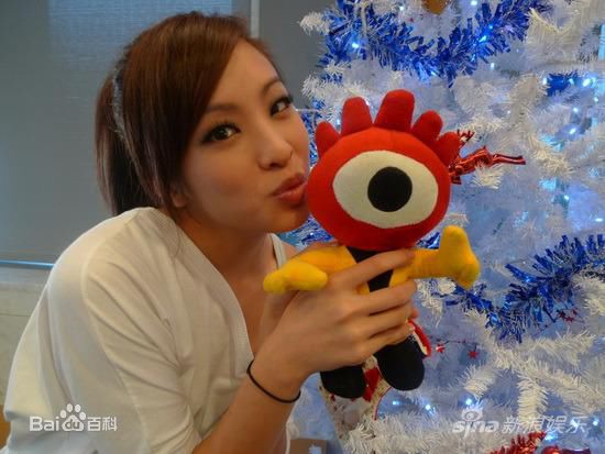 袁咏琳(Cindy Yen)做客某网站前后照片