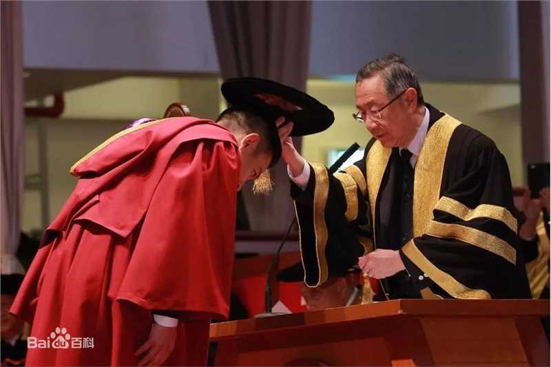 刘德华(Andy Lau，Lau Tak Wah)获香港树仁大学颁予荣誉文学博士前后照片