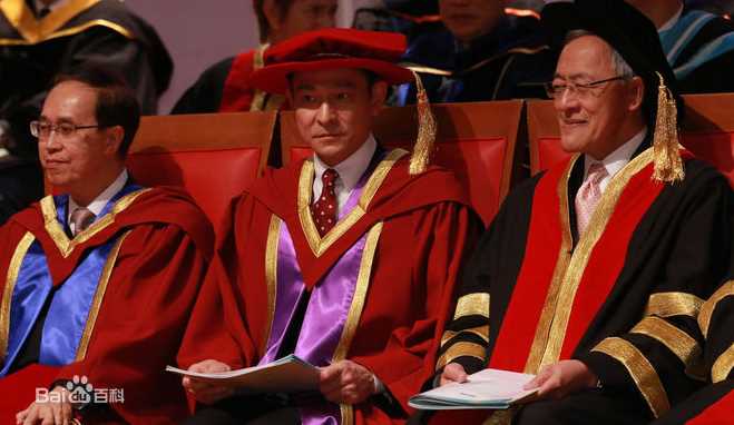 刘德华(Andy Lau，Lau Tak Wah)获香港树仁大学颁予荣誉文学博士前后照片