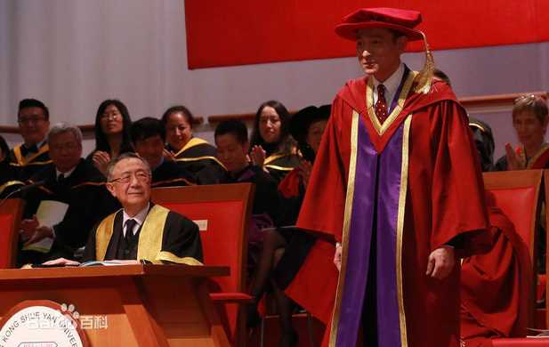 刘德华(Andy Lau，Lau Tak Wah)获香港树仁大学颁予荣誉文学博士前后照片
