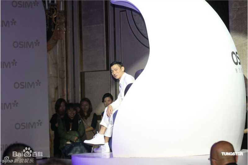 刘德华(Andy Lau，Lau Tak Wah)2010年1月在上海代言天王椅代言天王椅素颜照相册